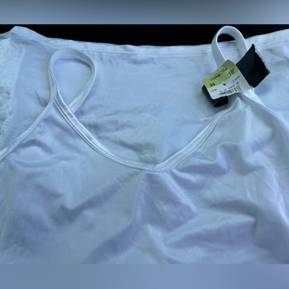 NWT’s Vanity Fair Dual Reversible Neckline Straight/V-Neck Slip Nighty Lounger - Picture 9 of 12